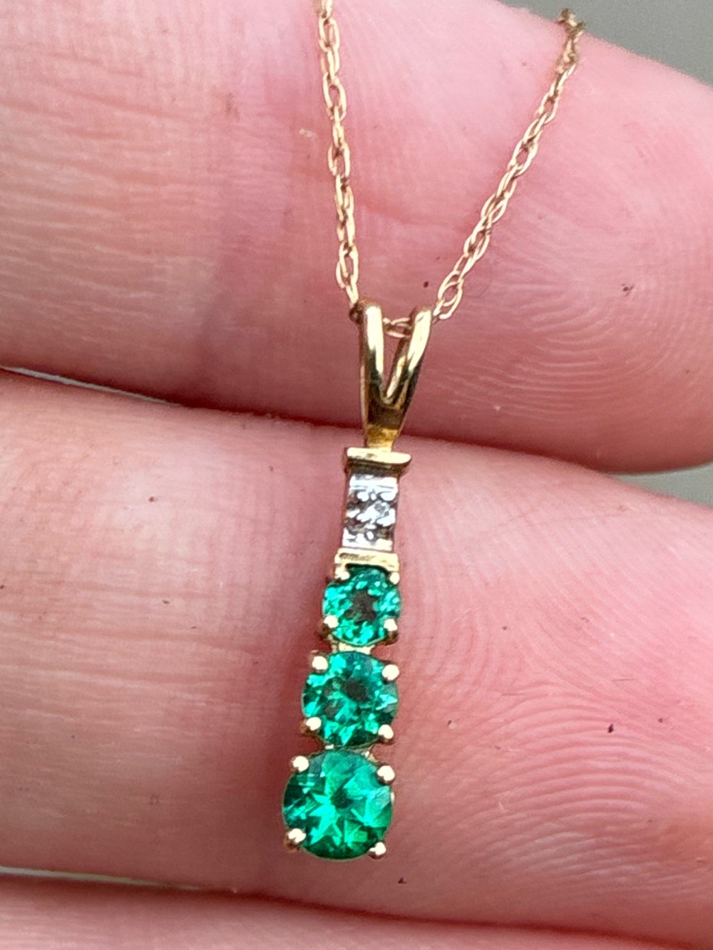 Solid 10k yellow gold genuine diamond/emerald necklace